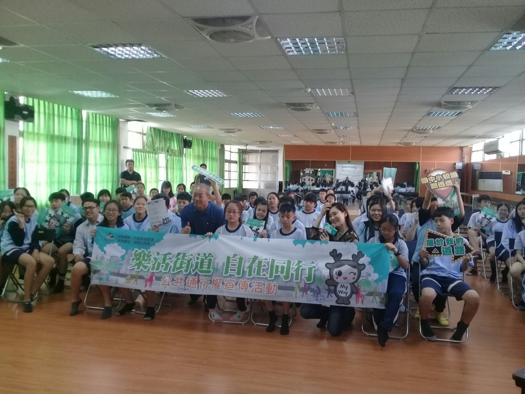 圖二 與烏日國中同學大合照