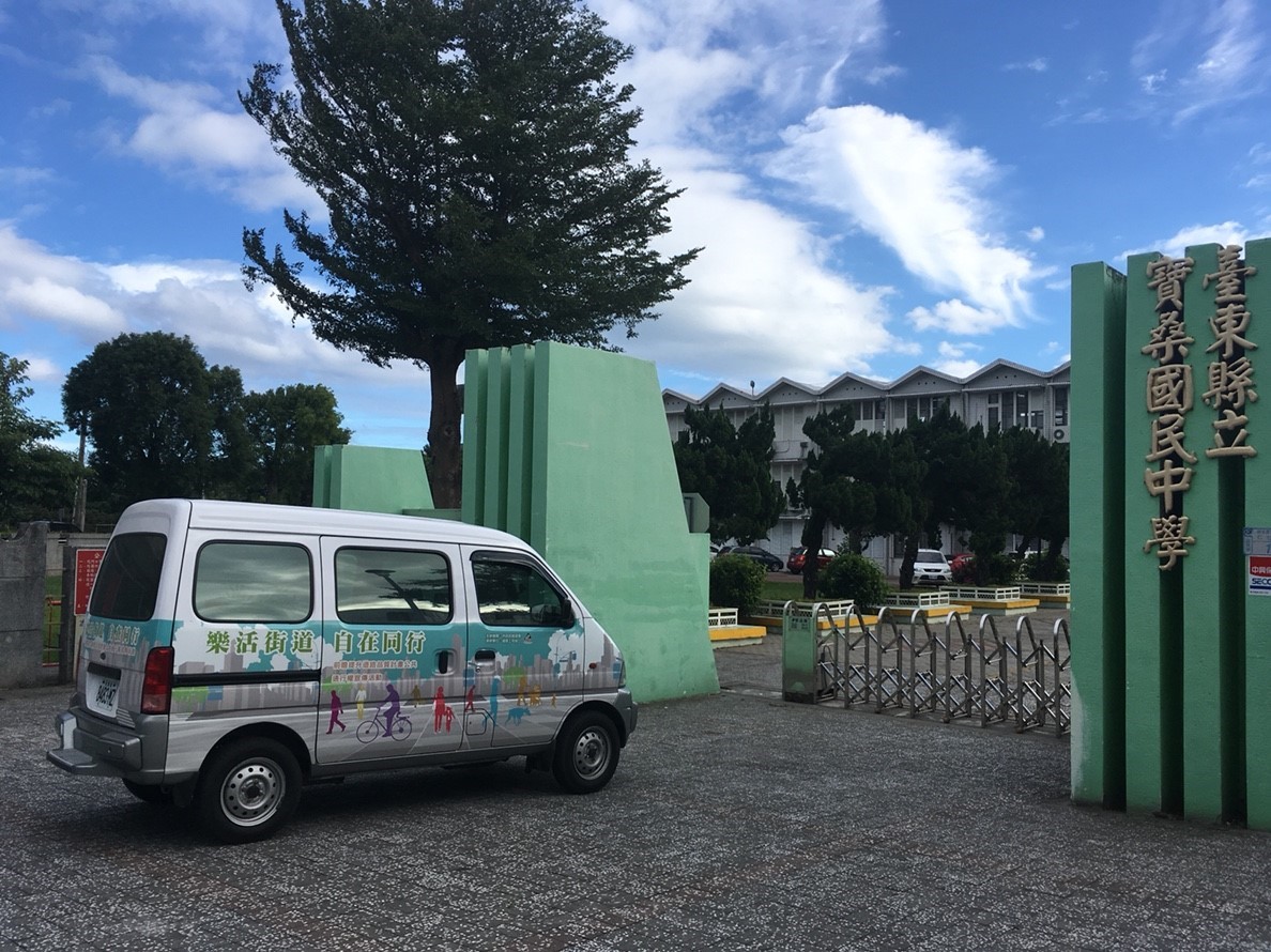 圖五宣傳車開進校園