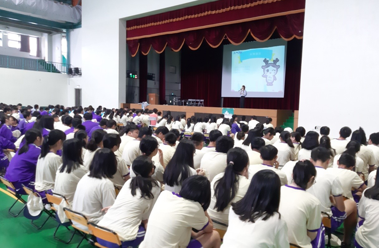 圖二 認真聽講的板橋國中同學